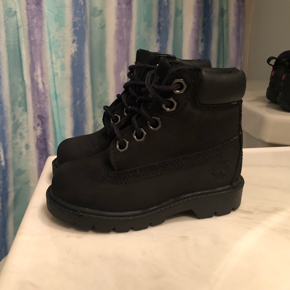 Toddler classic 6” black timbs - Picture 3 of 6